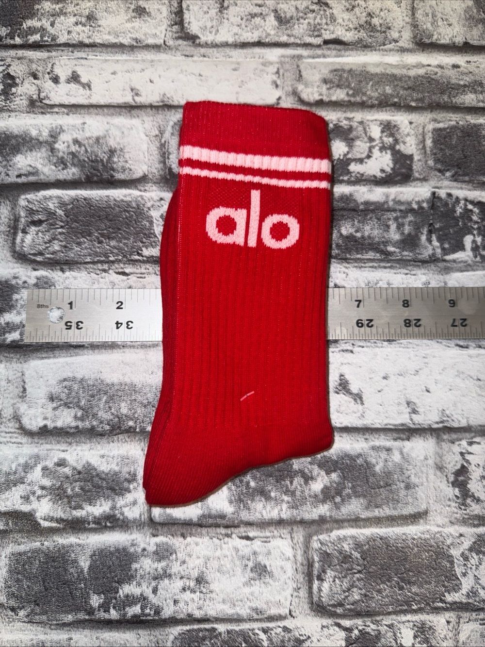 Alo Unisex Throwback Red With White Socks - Crew Socks - Yoga